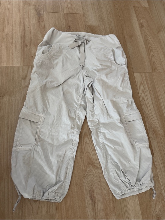lululemon athletica Pants - lululemon athletica Off-White Cargo Capri Joggers